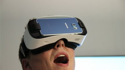 تجربة حية لنظارة Gear VR للواقع الافتراضي بمعرض القاهرة للاتصالات