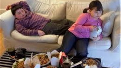 تعرفي على خطوات تقليل وزن طفلك البدين