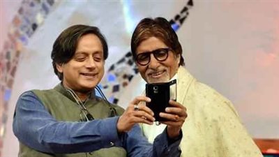 سيلفي يجمع بين «أميتاب باتشان» والوزير الهندي للموارد البشرية والتنمية