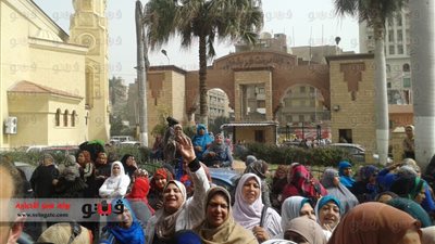 بالفيديو.. مسيرة للعاملين بمستشفى 