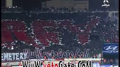 بالفيديو.. جماهير الوداد تتحدى الدفاع الحسنى بدخلة 