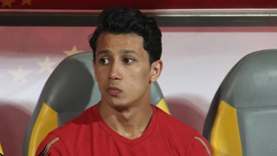 طبيب الأهلي يطمئن على عمرو جمال في جلسة خاصة