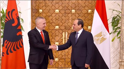 رئيس ألبانيا يغادر مطار القاهرة بعد لقاء السيسي