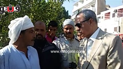 بالفيديو..عامل نظافة يطالب محافظ قنا بالتعيين