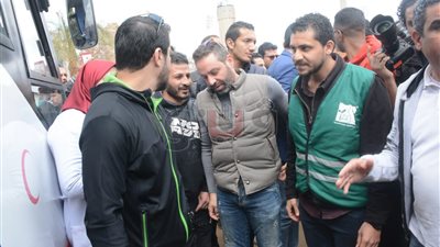 حازم إمام يتبرع بالدم لصالح ضحايا محطة مصر