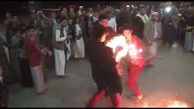 حفل زفاف يمني يتحول إلى كارثة بعد اشتعال النيران في صبي (فيديو)