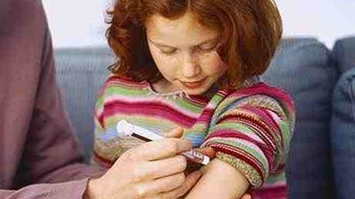 تعرفي على طرق التعامل مع طفلك مريض السكري