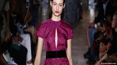 الأنوثة وبريق الأقمشة يميز مجموعة جون جيليانو لخريف وشتاء 2014