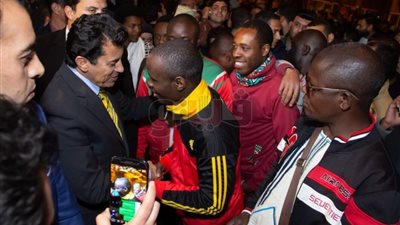 «صبحي» يودع شباب ٢٤ دولة شاركوا في فعاليات «الرياضة» من محطة مصر