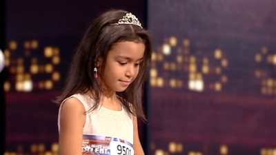 طفلة مصرية تبهر أعضاء «جوت تالنت» بعزفها على القانون (فيديو)