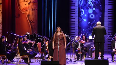 حفل فني لفرقة أوركسترا على مسرح أوبرا سيد درويش بالإسكندرية (صور)