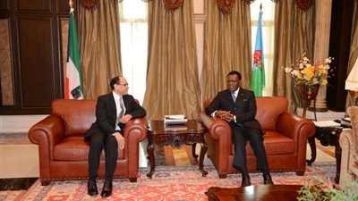 كاظم يقدم أوراق اعتماده لرئيس جمهورية غينيا الاستوائية
