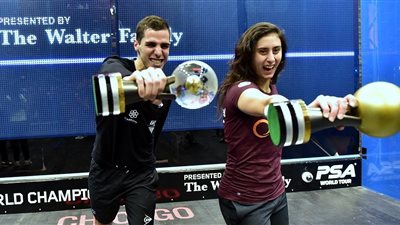 المصريون ملوك الإسكواش.. تتويج ثنائي مصري ببطولة العالم بأمريكا.. نور الشربيني تحصد اللقب الثالث في تاريخها.. ساويرس يهنئها: «مبروك رافعة راسنا دايما»..علي فرج بطلا للمرة الأولى..ونوبة بكاء 