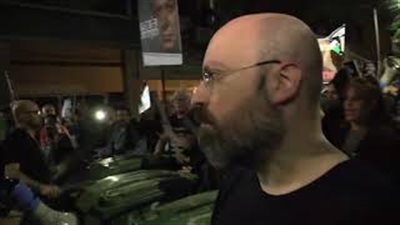 شعار المتظاهرين ضد نتنياهو: «الفاشية لن تمر» (فيديو)