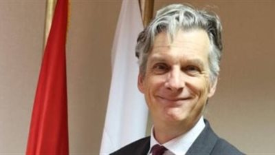 سفير بريطانيا بالقاهرة يدعم حملة التاء المربوطة