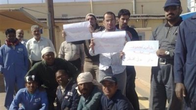 عمال «الشركة العقارية» يجددون تظاهرهم أمام مجلس الوزراء