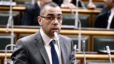 فؤاد يطالب بتحديد موعد للتصويت على قانون ضم عاملي الصناديق الخاصة للموازنة