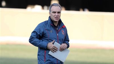 لاسارتي يطمئن على إكرامي في مران الأهلي