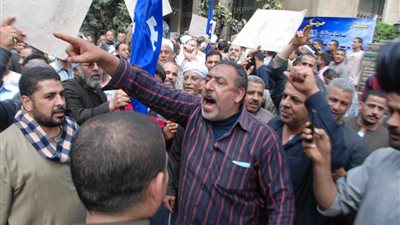 العاملون بـ