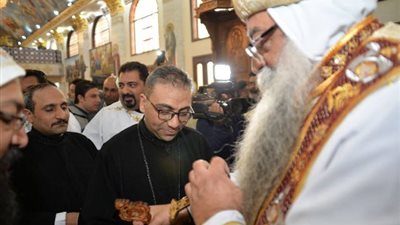 22 صورة تجسد رسامة 3 كهنة جدد بكاتدرائية دشنا وتوابعها في قنا