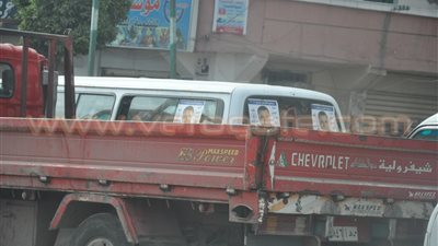 بالصور.. مرشحو الرمل بالإسكندرية يحشدون الناخبين بـ«الميكروباصات»