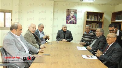 بالصور.. بدء اللقاء المغلق بين صباحي وقيادات حزب التجمع