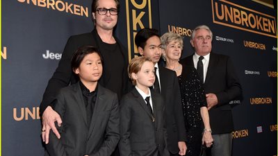 بالصور..براد بيت يدعم أنجلينا جولي في مرضها