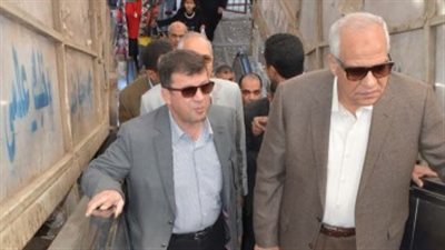 محافظ الجيزة يعاين السلم الكهربائي بأرض اللواء (صور)