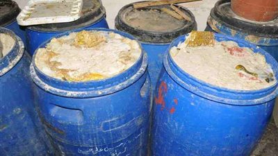 ضبط 15 طن مخلل فاسد بقنا