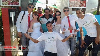 بالصور.. سياح يرفضون مغادرة 