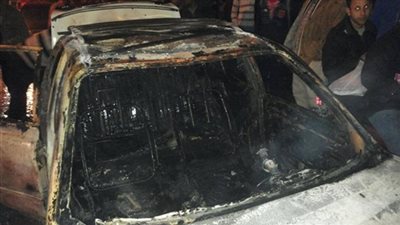 النيابة تعاين السيارة المحترقة بمطار القاهرة وتأمر بسرعة التحريات