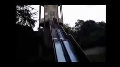 بالفيديو.. شاب يتعرض لموقف محرج حاول التزلج فتعرض لسقطة مدوية