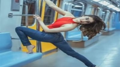 مصور فوتوسيشن «فتاة المترو» يكشف كواليس التصوير (فيديو)