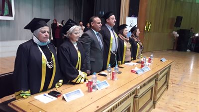 طب بنات الأزهر تحتفل بتخريج الدفعة 47 بحضور رئيس «البحث العلمي»