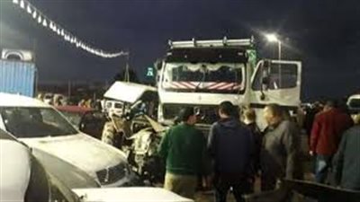 انقلاب «تريلا» بالطريق الزراعي «القاهرة - بنها» بسبب الأمطار