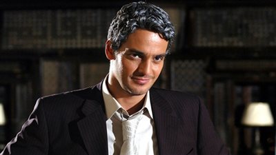 خالد أبو النجا يعود للقاهرة لحضور العرض الخاص لفيلم ديكور