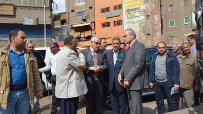 مجازاة مشرفي النظافة بإمبابة للتقصير