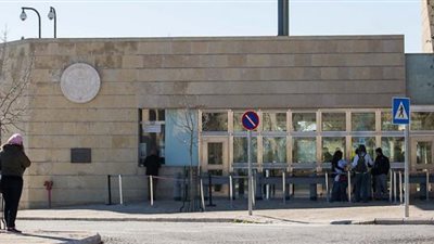 إغلاق القنصلية الأمريكية بفلسطين.. عداء أمريكي بلون صفقة القرن