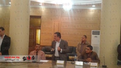 بالصور.. رئيس جامعة بنها لطلاب الإخوان: عبروا عن رأيكم بسلمية