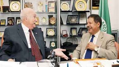 حسن حلمي يتبرع بـ٢٥٠ مليونًا لمركز 