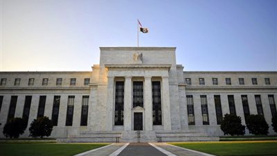 «السياسة النقدية» تبحث سعر الفائدة عقب قرار «المركزي الأمريكي»