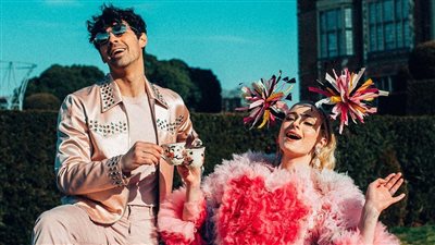 صوفي تيرنر تنشر صورة جديدة من كواليس أغنية «Sucker»