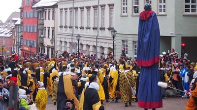 «ليلة الصيام».. مهرجان لطرد أرواح الشتاء الشريرة بألمانيا (صور)