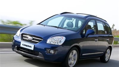 جمارك سيارات «كيا كارينز» القادمة من الإمارات