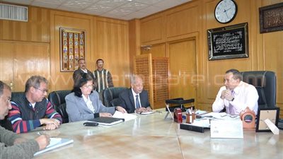 بالصور.. محافظ الإسماعيلية يستقبل مسئولي الطرق والنقل