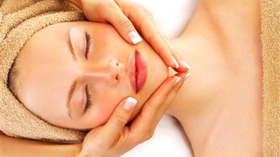 مساج الوجه للتخلص من آثار الإجهاد ومحاربة الشيخوخة