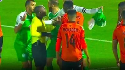 إيقاف حكم مباراة الرجاء المغربي ونهضة البركان عام بسبب الأخطاء