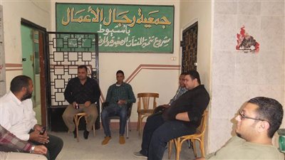 العاملون بجمعية رجال الأعمال بالوادى الجديد يواصلون إضرابهم عن العمل