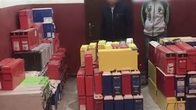 حبس تشكيل عصابي سرق 140 بطارية تقوية شبكات الهواتف (فيديو)