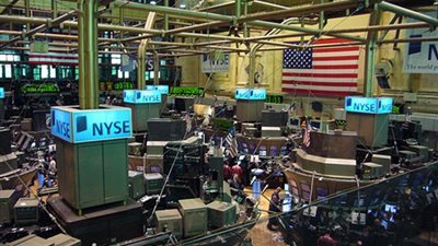 الرقابة المالية تسمح مجددًا لشركات السمسرة بالتعامل على الأسهم الأجنبية